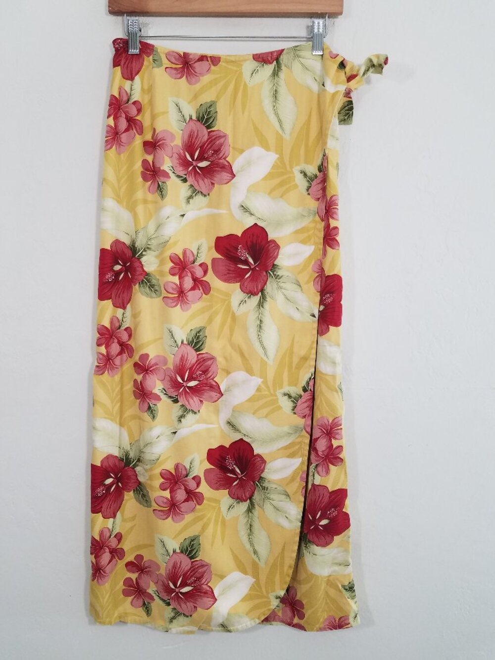 VTG Tommy Bahama 100% Silk Floral Wrap Skirt Size S - Picture 1 of 6